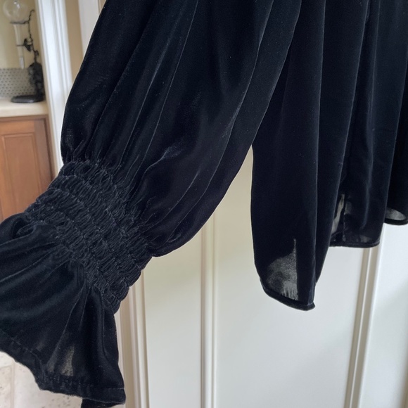 Finley- Crosby Whisper Velvet Popover Top - Picture 3 of 9